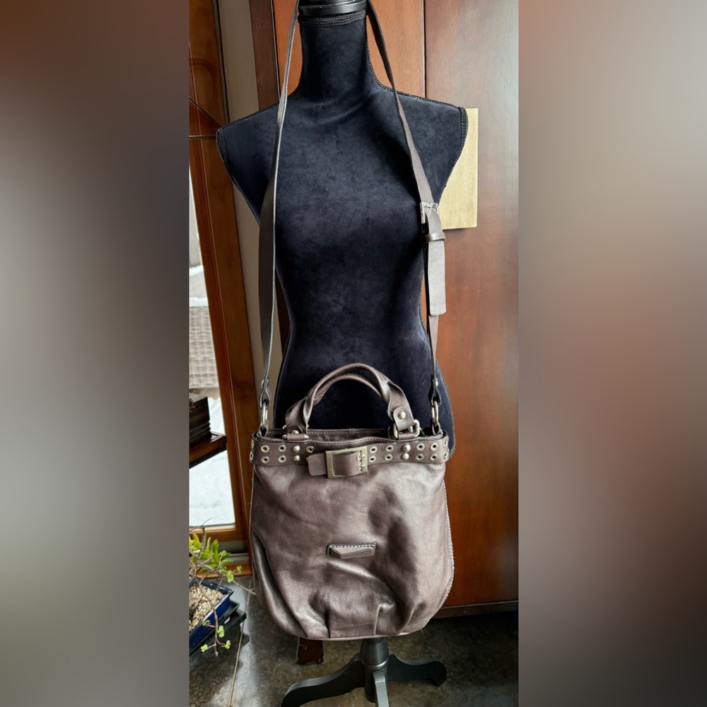 Vintage Robert Pietri, made in Spain, brown leather CB/hand bag. EUC, silvertone